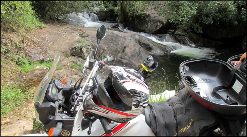 Procurando cachoeiras em Serrinha do Alambari