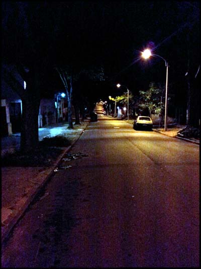 Ruas de bairro em Montevidéu, um deserto só, mas parecia seguro...