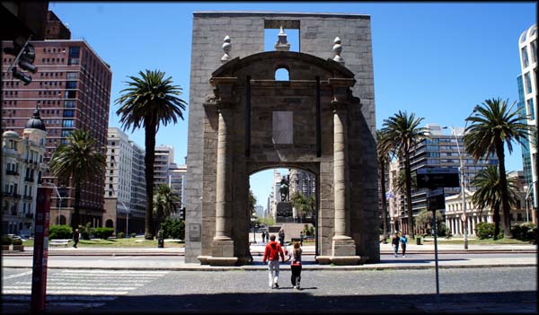 O portal da Ciudad Vieja preservado