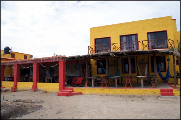 Um dos restaurantes em Cabo Polonio